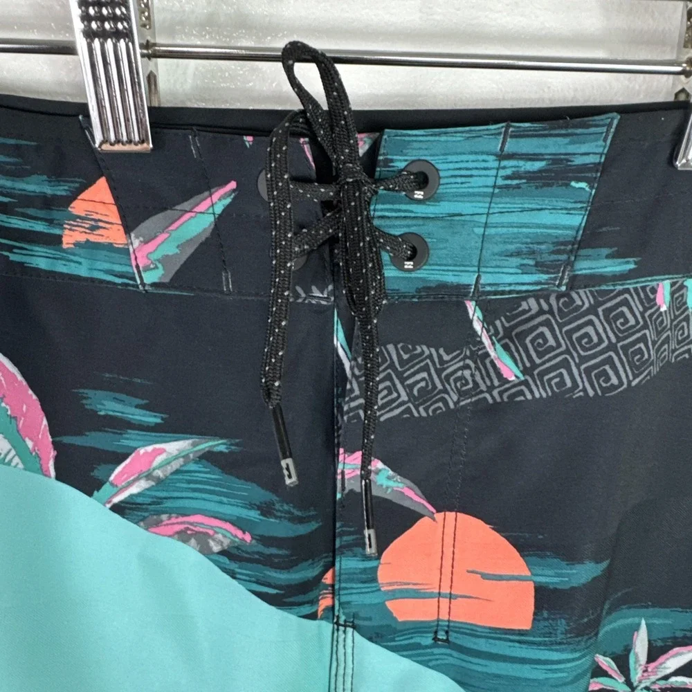 Billabong Men's 32 T-Street‎ Boardshorts Tuquoise Tropical Print EUC Airlite 18